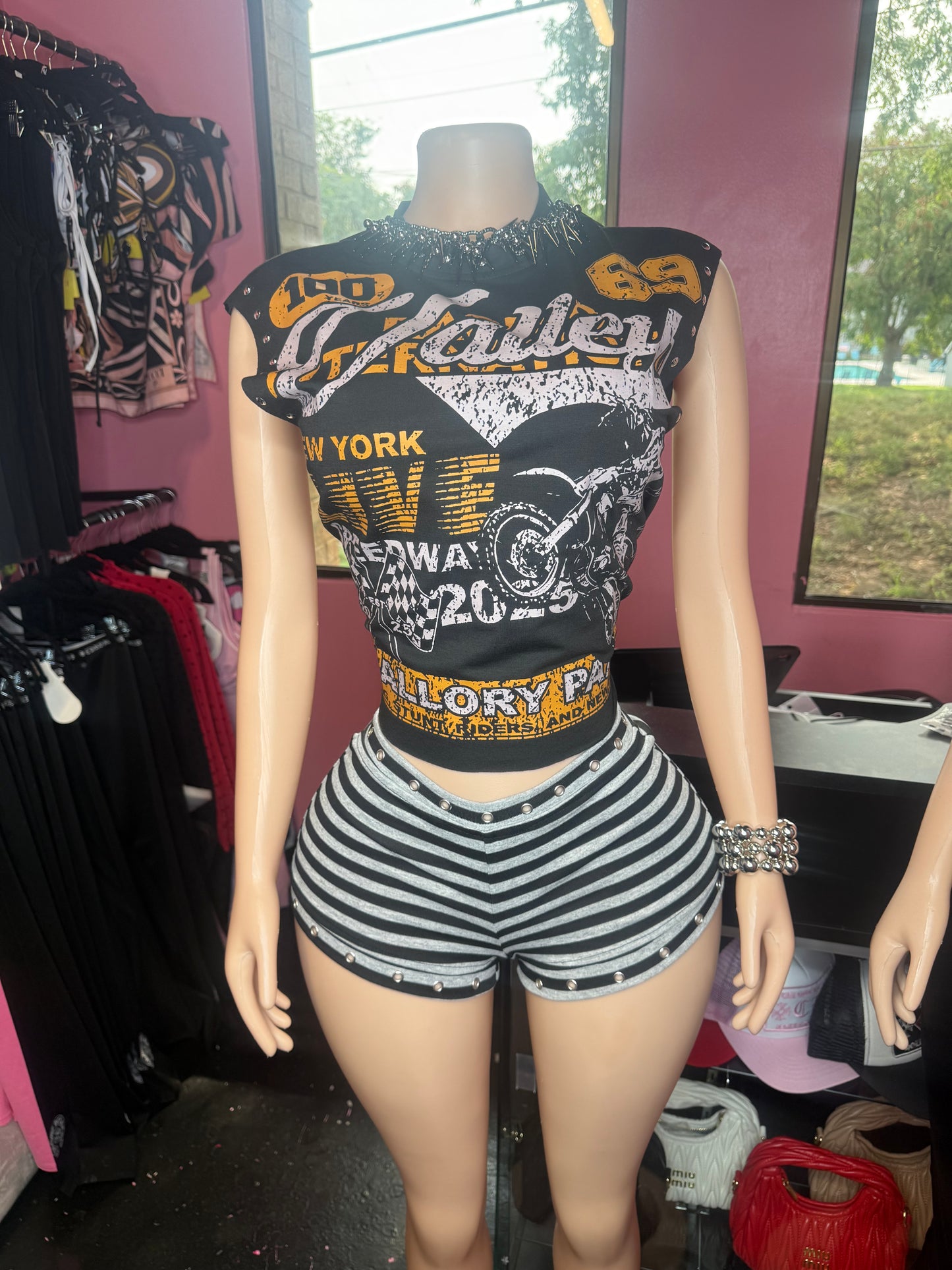 “ Valley Graphic Tee”