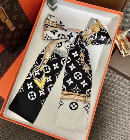 "LV Scarf"