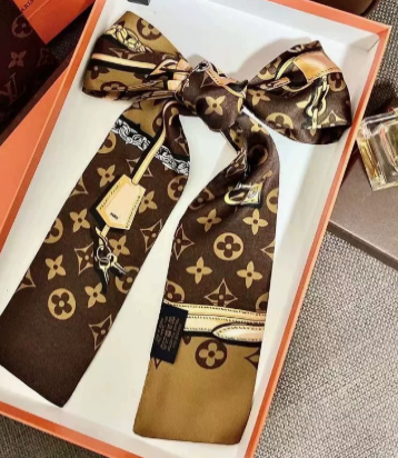 "LV Scarf"